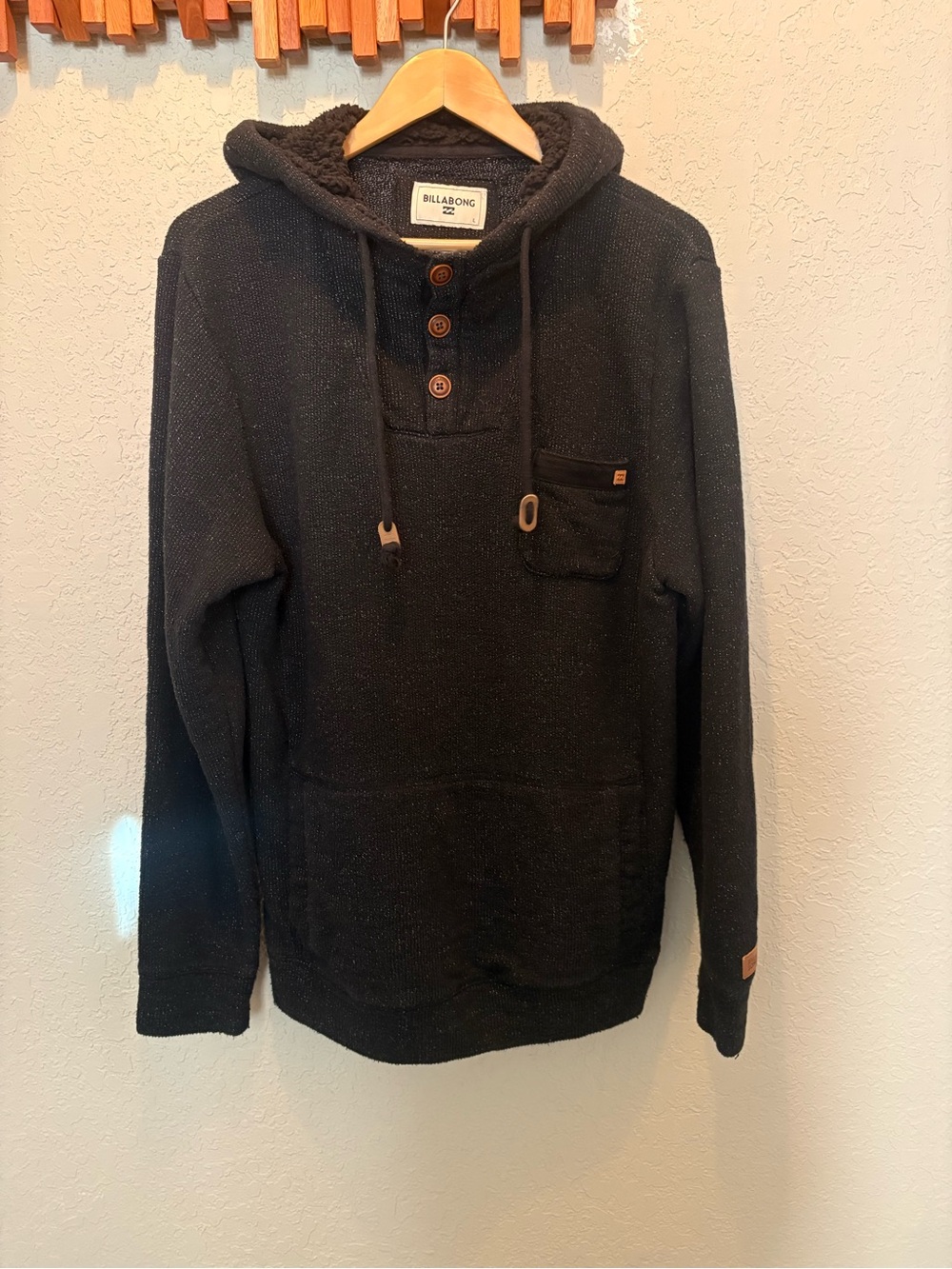 Billabong Men's Black Sherpa-Lined Hoodie with Three Button Detail Size Large